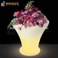 New design plastic rechargeable battery led flower pots stand for garden